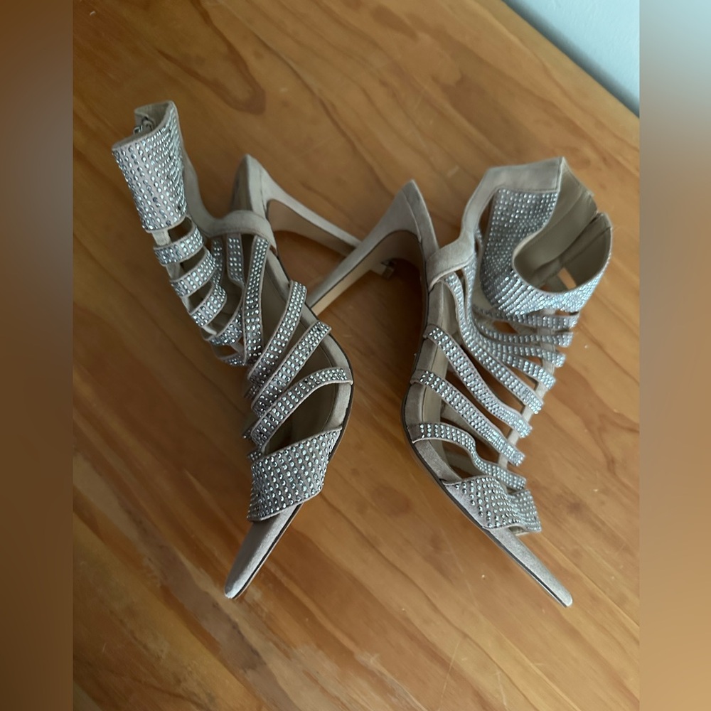 Vince Camuto Cream Heels with Cage Design size 9.5 - Picture 9 of 14
